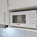 Lovely Fully Equipped Near Subway N10 - Shared Bathroom With Another Apartment *