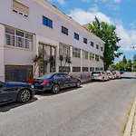 Apartamento Lovely Fully Equipped Near Subway N10 - Shared Bathroom With Another Lisboa