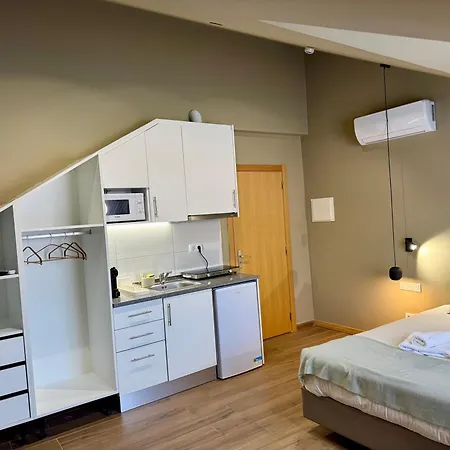 Lovely Fully Equipped Near Subway N10 - Shared Bathroom With Another Lisbon
