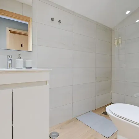 Lovely Fully Equipped Near Subway N10 - Shared Bathroom With Another Apartment Lissabon