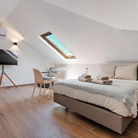 Lovely Fully Equipped Near Subway N10 - Shared Bathroom With Another *